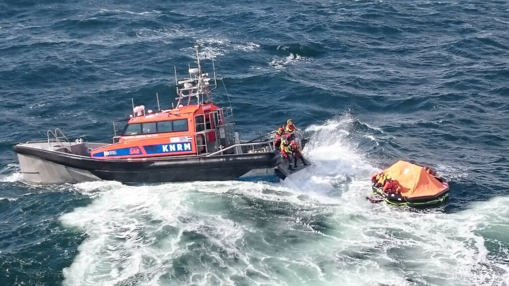 Tijdens reddingsactie. Foto, Wim Poppe KNRM.