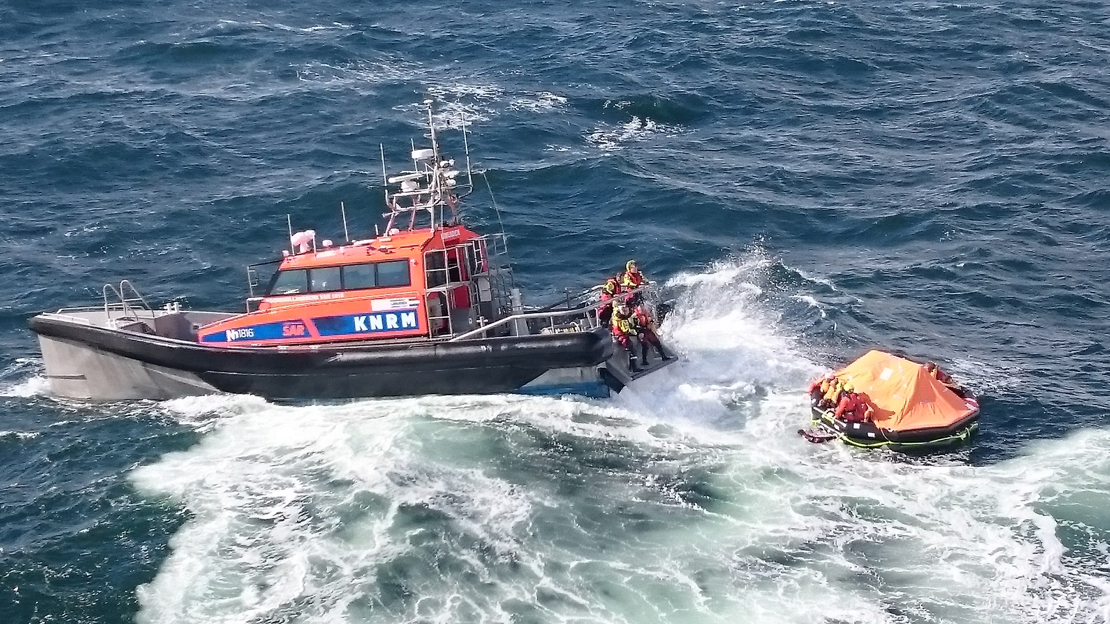 Tijdens reddingsactie. Foto, Wim Poppe KNRM.